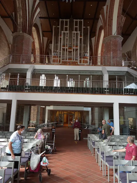 Restaurant & Café "M5"