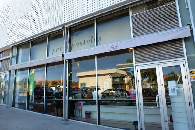 Fast Pan y Pasteles Paracuellos