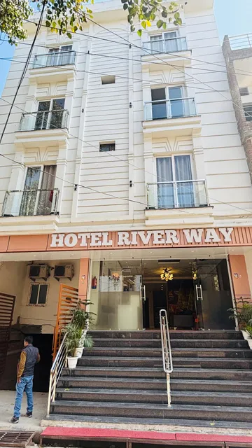 HOTEL RIVER WAY