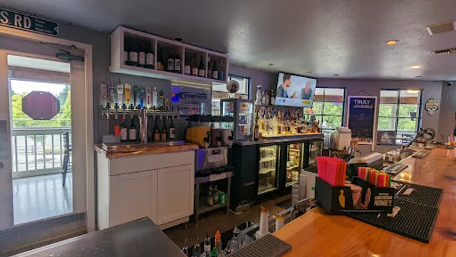 Tualatin Station | Bar & Grill