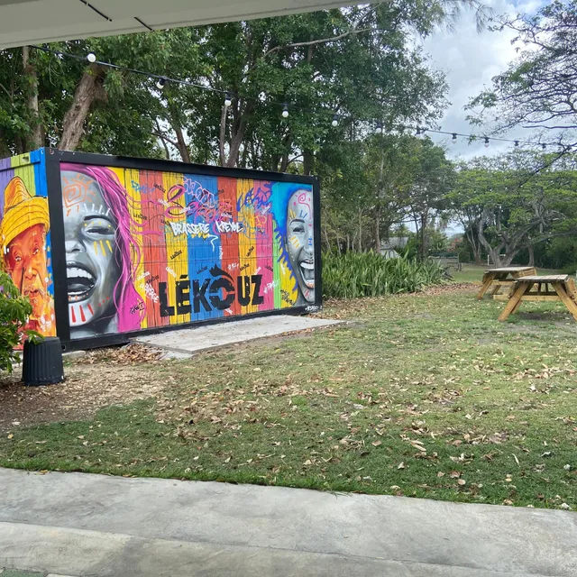 Lékouz Moule (Néron Garden Club)