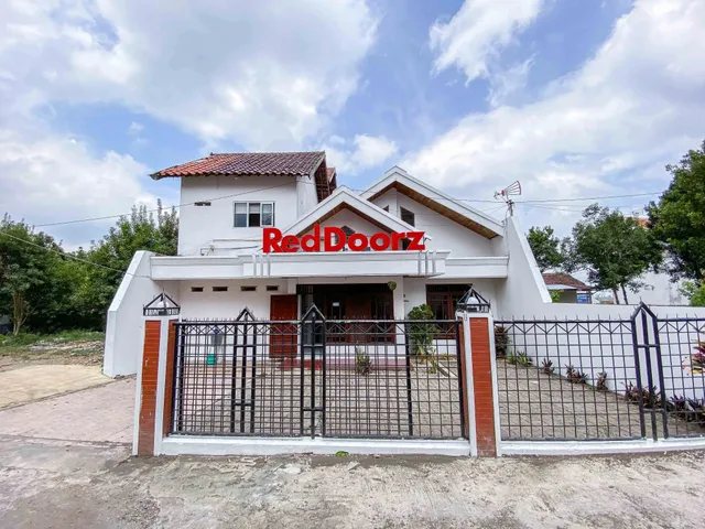 RedDoorz near Eco Green Park Batu