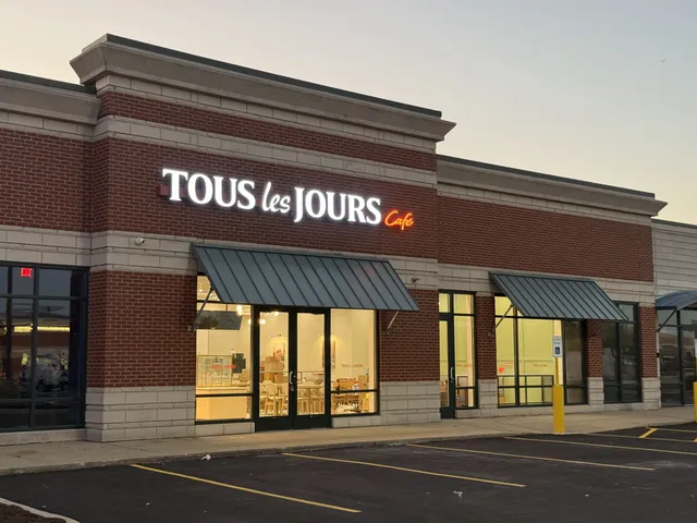 Tous les Jours Bakery Cafe