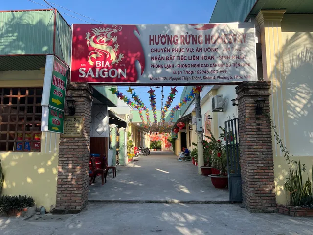 LUCKY HOTEL 3 VUA GÀ NGON