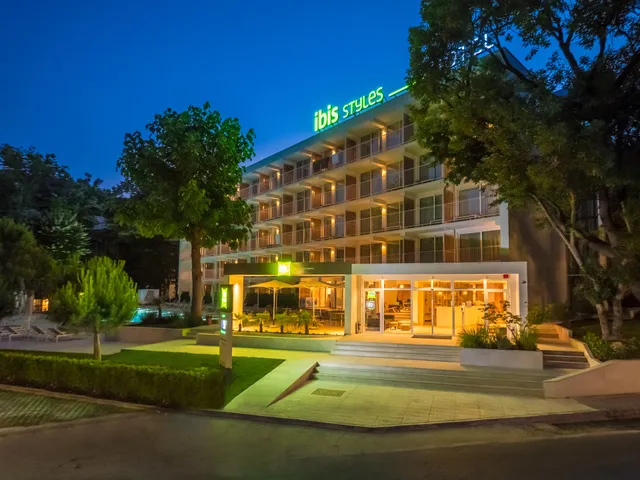 Ibis Styles Golden Sands Roomer Hotel