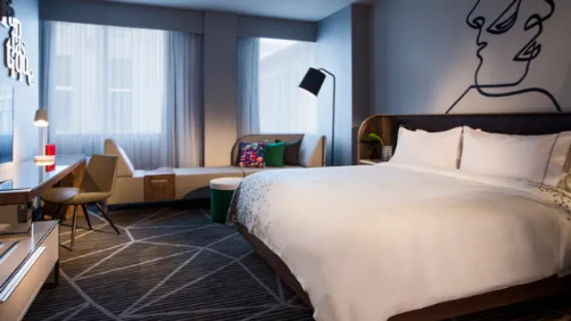 Renaissance Montreal Downtown Hotel