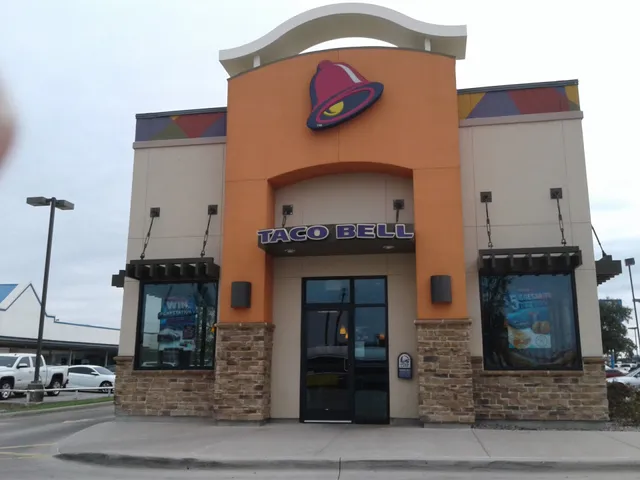 Taco Bell - Live Más Café