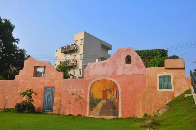 Jiayixianglinweilaminsu-Hefatuantibaodongminsuliuhuatiqinzijinguanyinpubuzhuqi Park