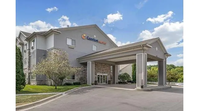 Comfort Suites Lake Geneva East