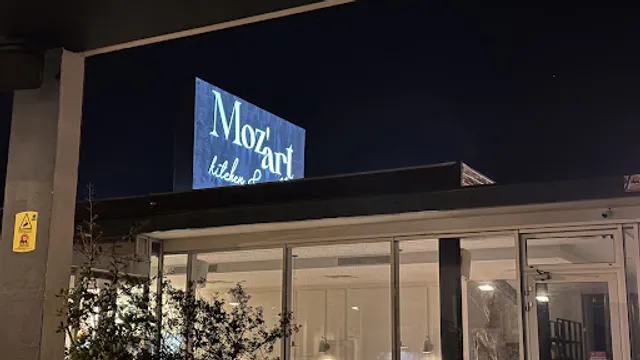 Moz'art kitchen and gallery