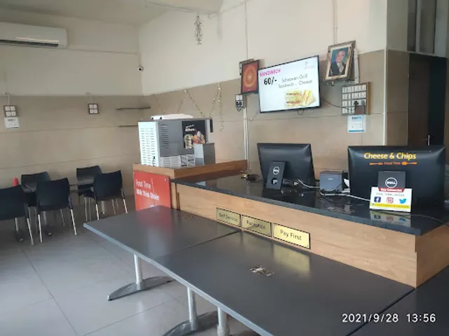 Cheese & Chips Restaurant Deesa || Best Birthday Celebration, Restaurant, Fast Food Restaurant, Burger