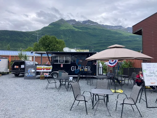 Glacier Grindz Food Truck