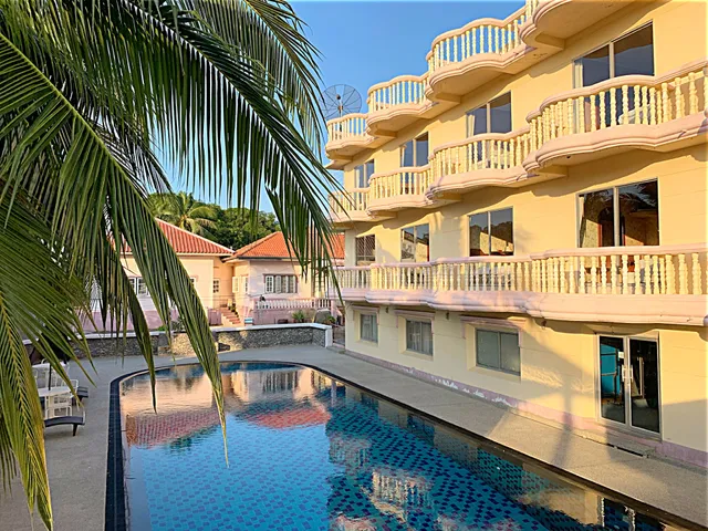 โรงแรม สีชัง พาเลซ