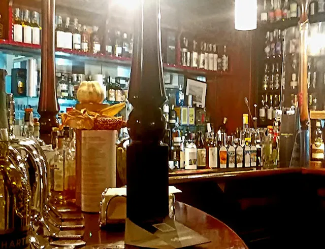 Cream Irish Pub Guinness