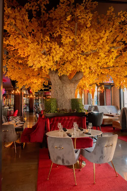 Santos Restaurant & Bar