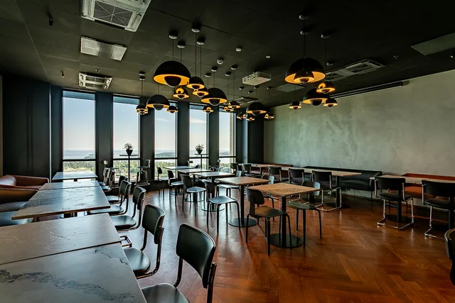 Restaurant Lucy in the Sky