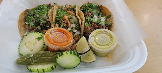 Cachita's Mexicano. Food