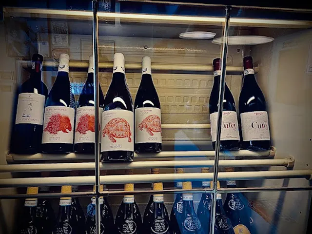 Bar Vineria Les Amis 2