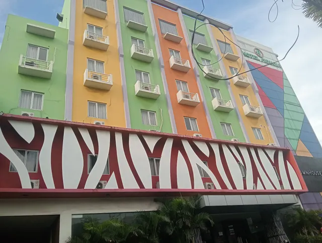 Super OYO Townhouse OAK Hotel Fiducia Pondok Gede