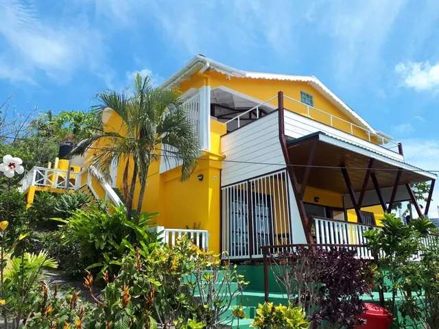 The Lookout Villa & Apartments