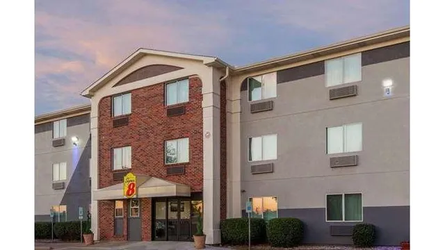 Super 8 by Wyndham Bedford DFW Airport West