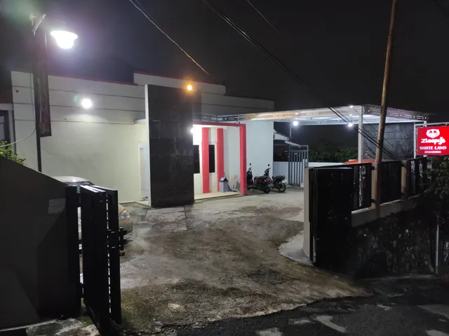 Zleepy Whiteland Semarang