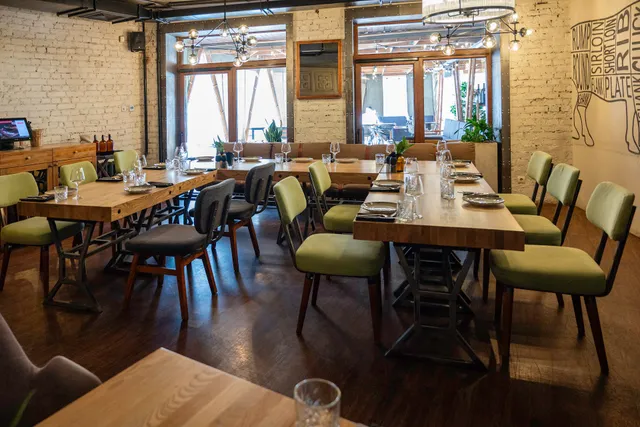 Ugli Myasnoy Restoran. Banketnyy Zal