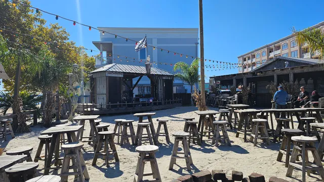 Tiki Hut - The Black Pearl