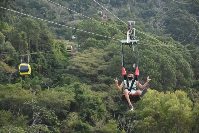 Tirolesa ZipRider Parque Unipraias