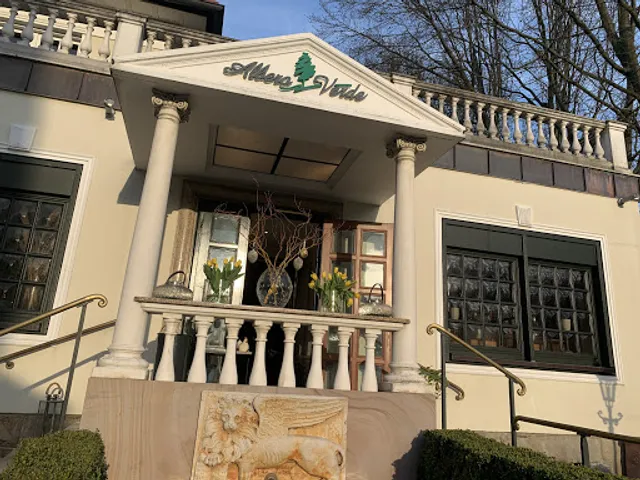 Grüner Baum-Albero Verde