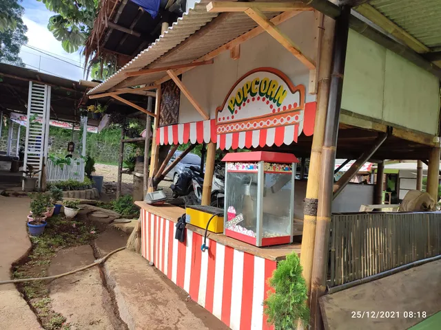 Saung Abah Lathansa Taman Safari