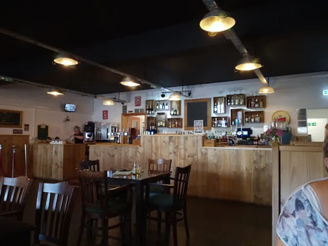 Buckets Bar & Restaurant