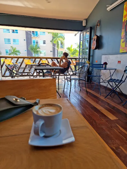 Café+Leche (Cafe Mas Leche) & Bourbon Bar