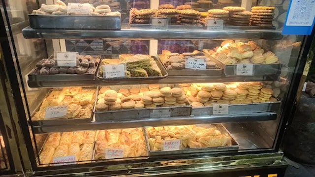 MOON CASTLE Cafe and Bakery