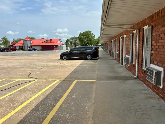 Sleepy Traveler Motel