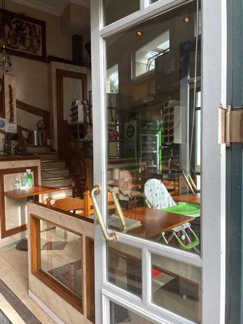 Karyatis Cafe • Meze Restaurant