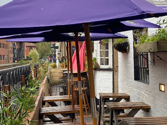 Canalside Bar