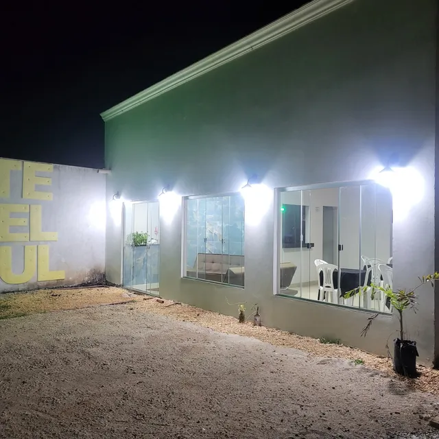 Noite hotel sul aeroporto