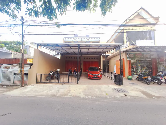 RedDoorz Syariah near Stasiun Gubeng 2