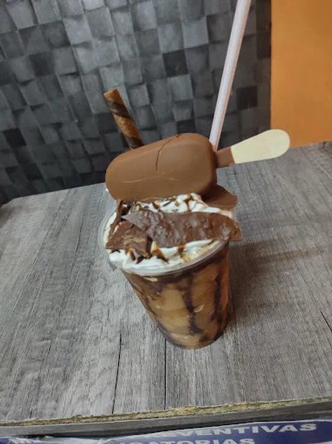 Frappes y crepas Lalo snacks & más