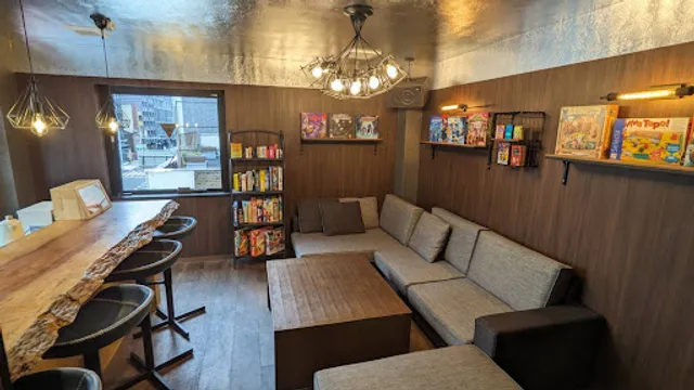 board game cafe bar Hide Out