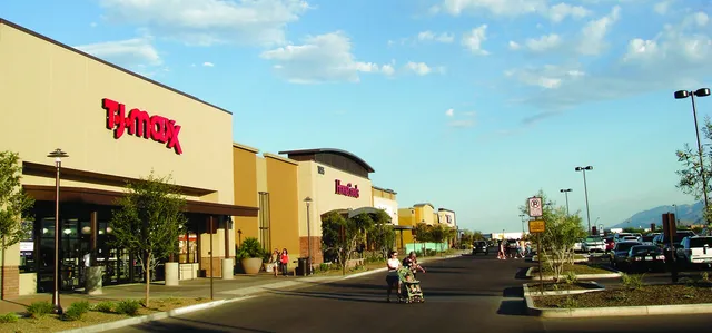 Market at Estrella Falls