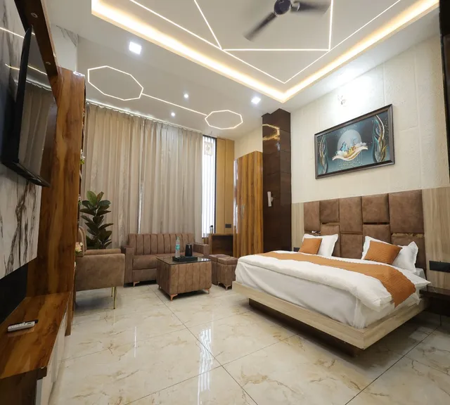 Hotel Aayu Residency & Glass House Restro