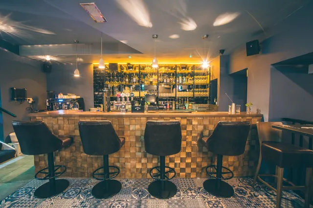 HEERY'S Bar & Restaurant