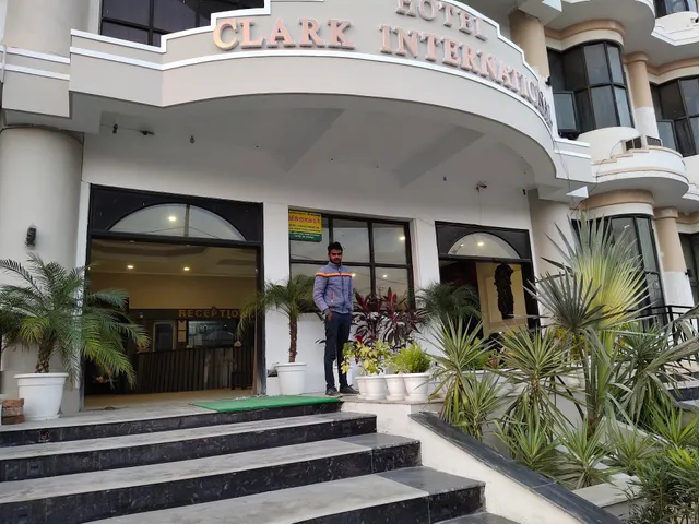 Hotel Clark International