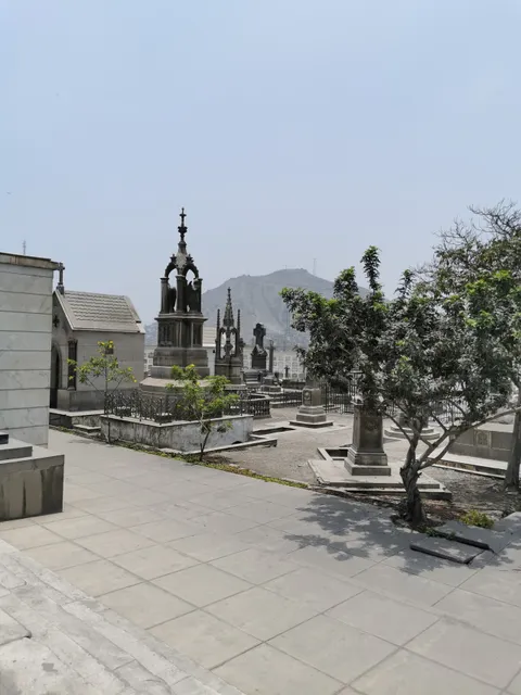 Cementerio Memorial Park Presbítero Matías Maestro