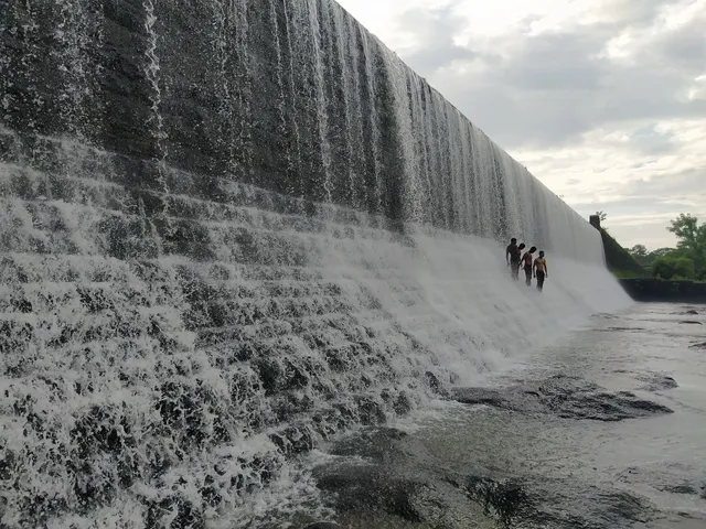 Khandari lake Water fall