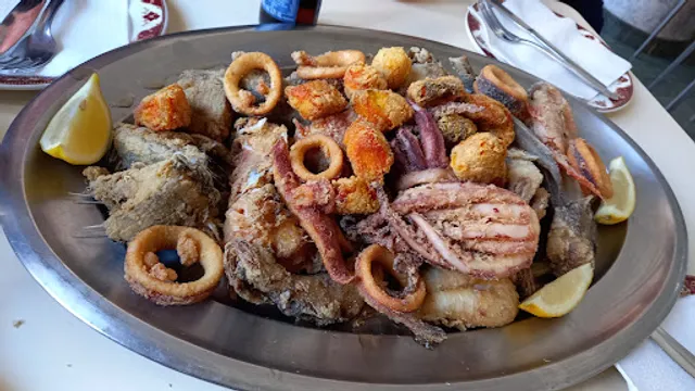 Los DOMÍNGUEZ BAR•RESTAURANTE.