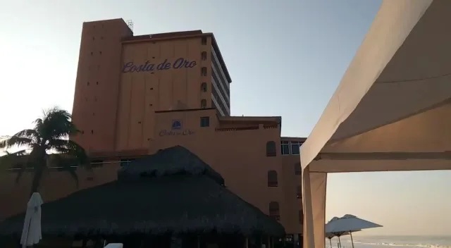 Costa De Oro Beach Hotel