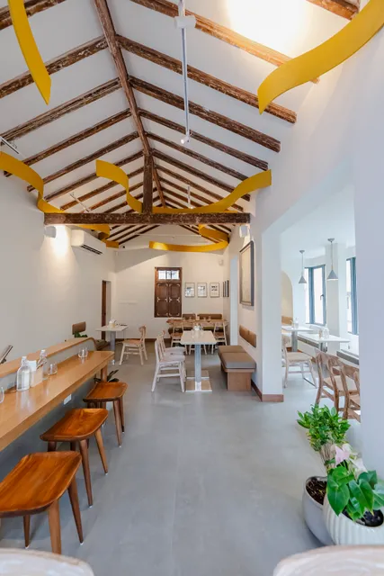 Vanilla Miel Café, Pali Village